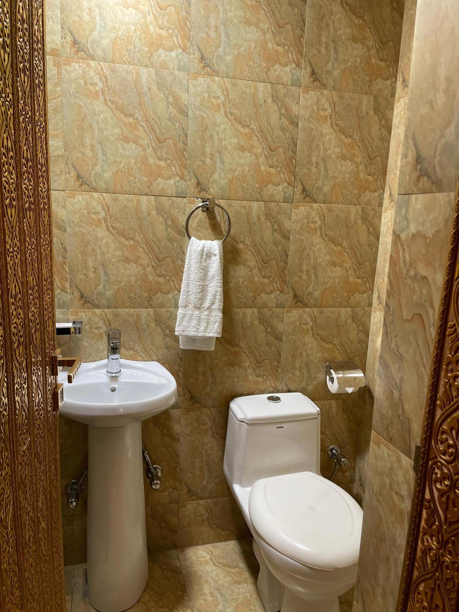 היידראבאד Indus Hotel מראה חיצוני תמונה