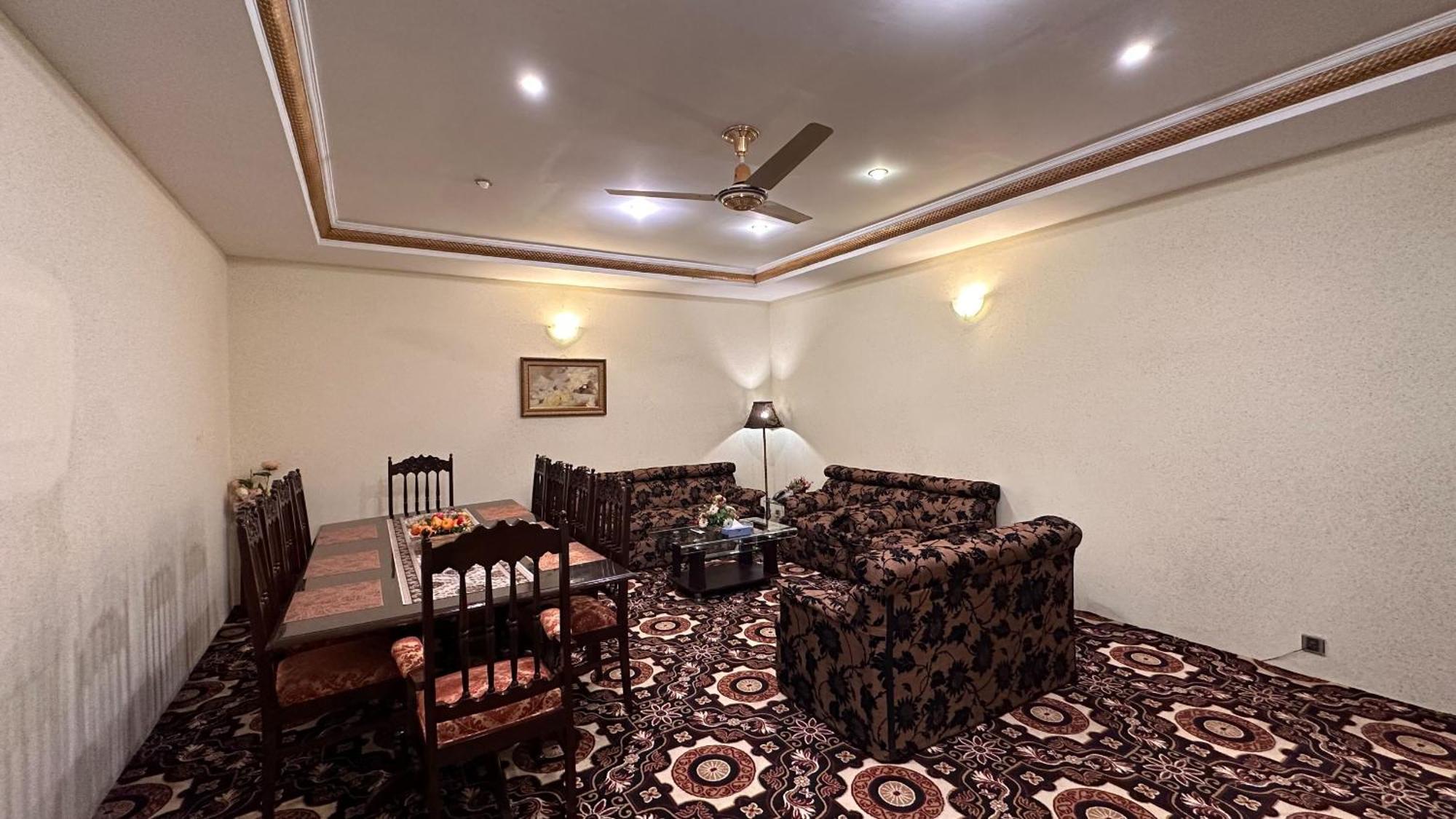 היידראבאד Indus Hotel מראה חיצוני תמונה