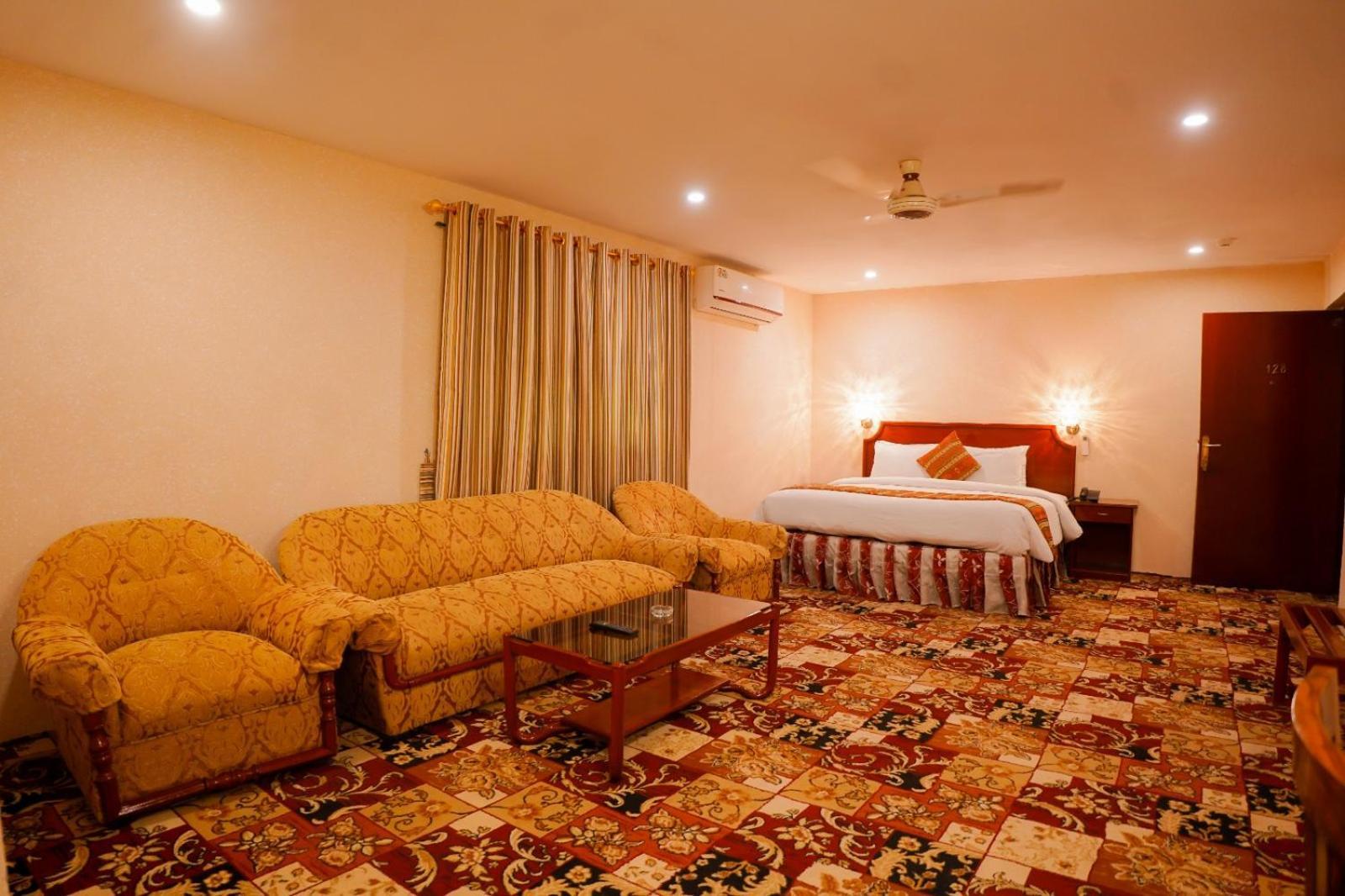 היידראבאד Indus Hotel מראה חיצוני תמונה