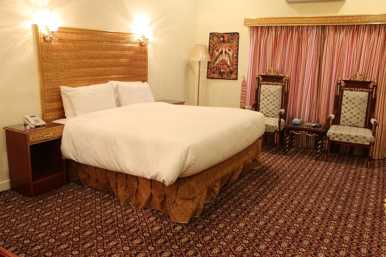 היידראבאד Indus Hotel מראה חיצוני תמונה
