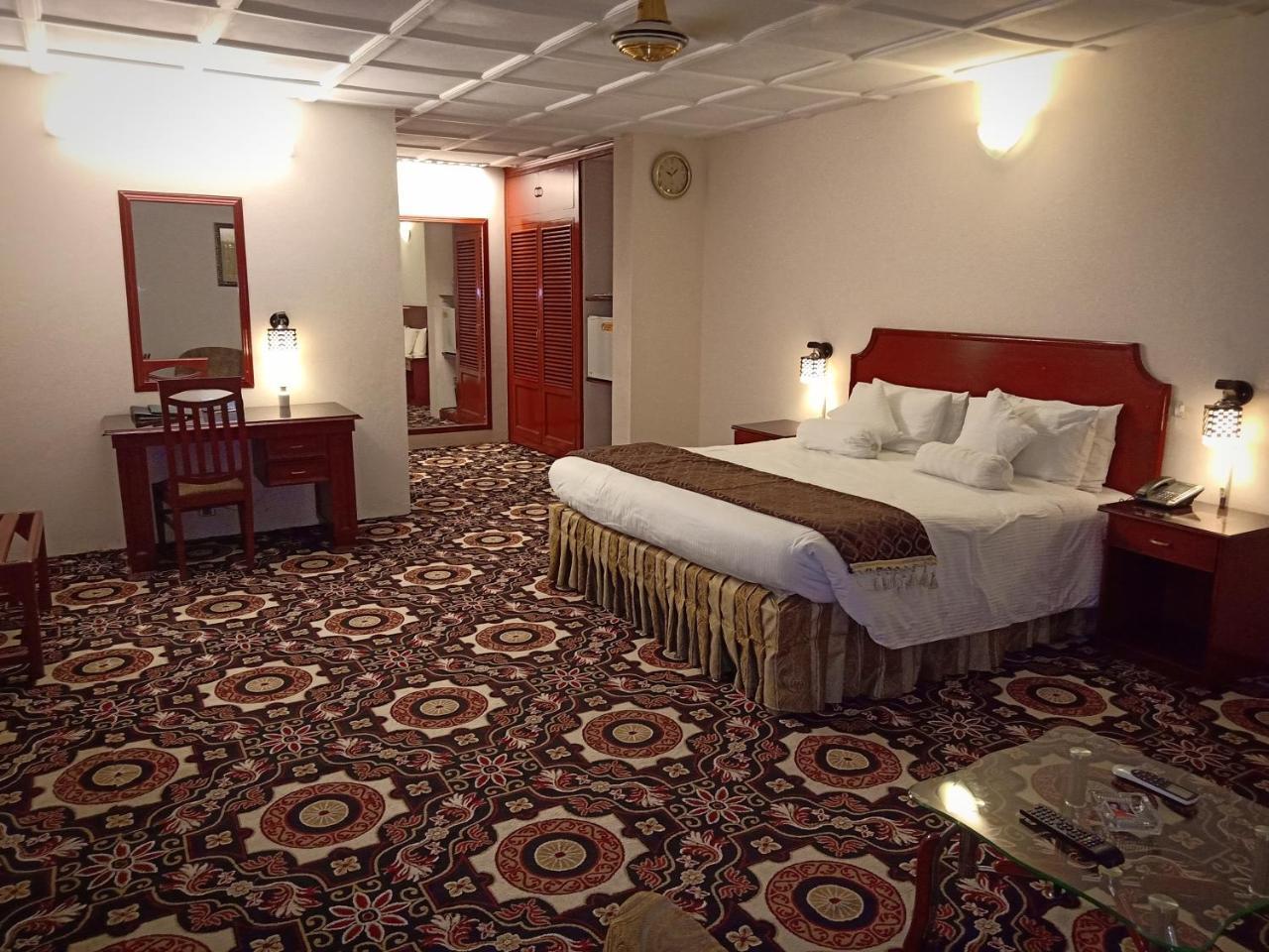 היידראבאד Indus Hotel מראה חיצוני תמונה