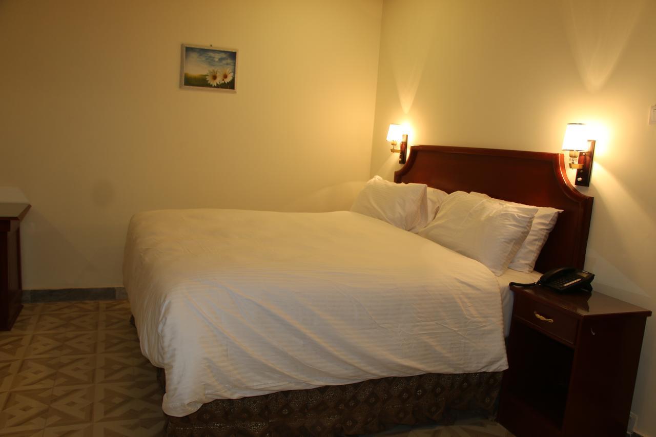 היידראבאד Indus Hotel מראה חיצוני תמונה