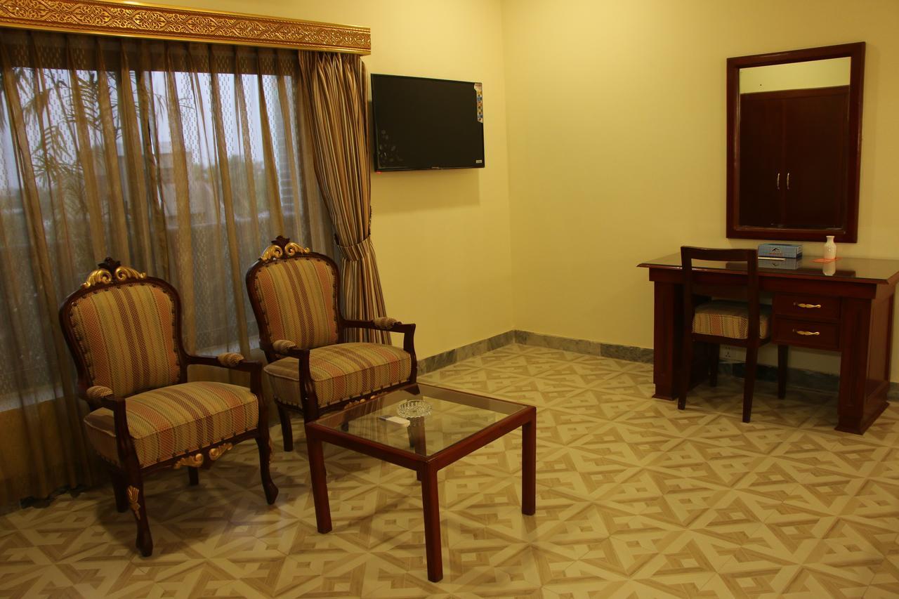 היידראבאד Indus Hotel מראה חיצוני תמונה