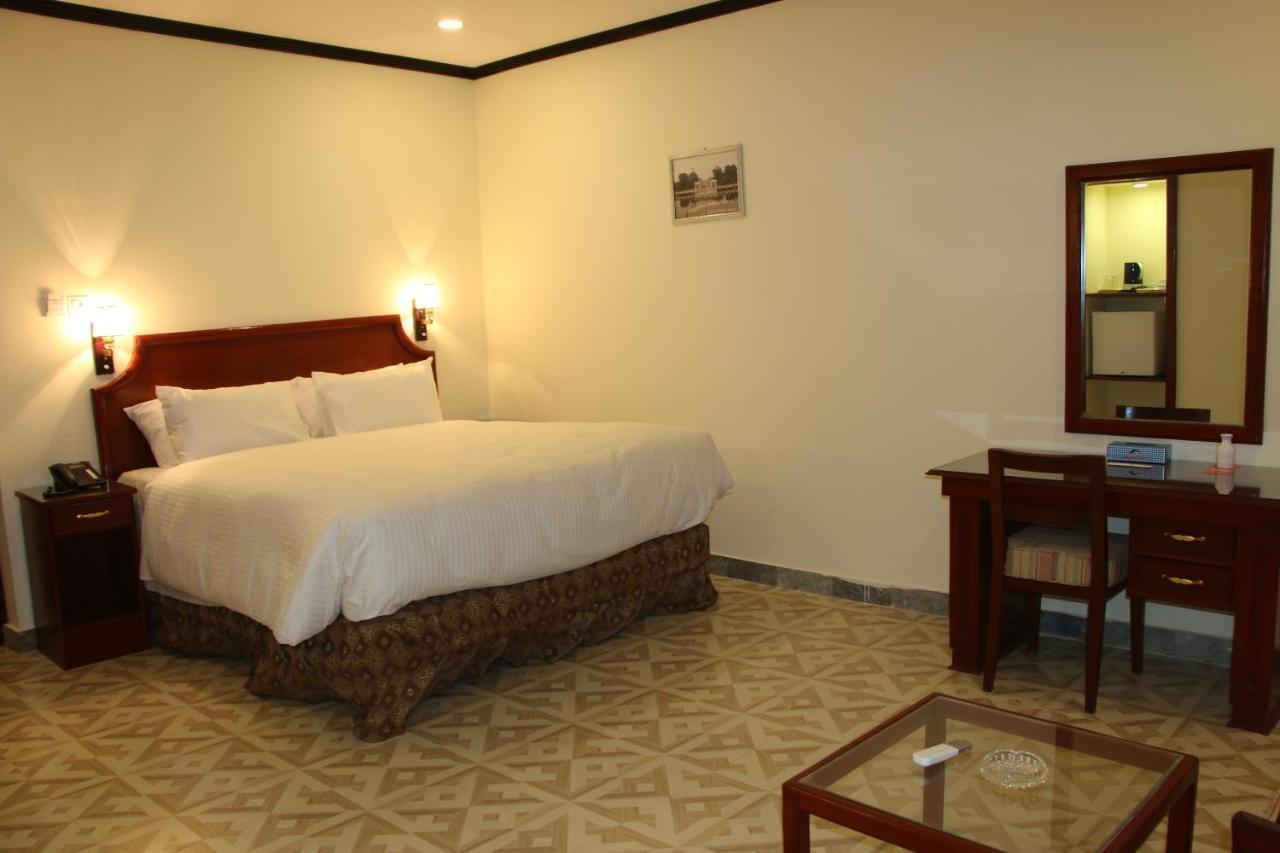 היידראבאד Indus Hotel מראה חיצוני תמונה